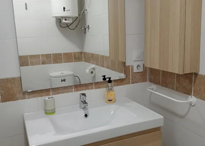 Апартаменты Buhaira Free Parking *